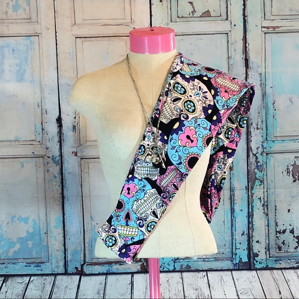 Buttery soft skull leggings